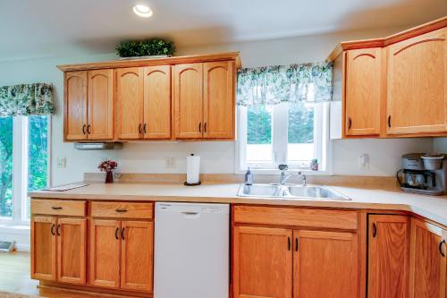 Work, Play & Explore! Extended Stay in Shortsville in Manchester (NY)
