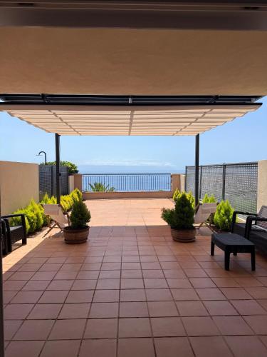 Luxury House with 3 Bedrooms, Sea Wiew and Swimming Pool in a quiet Residence