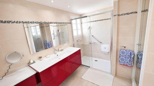 Suite cosy avec accès à la piscine de 11 x 5 m