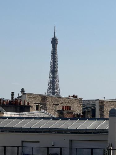 Vue Magique Tour Eiffel, Studio Lumineux et Cosy