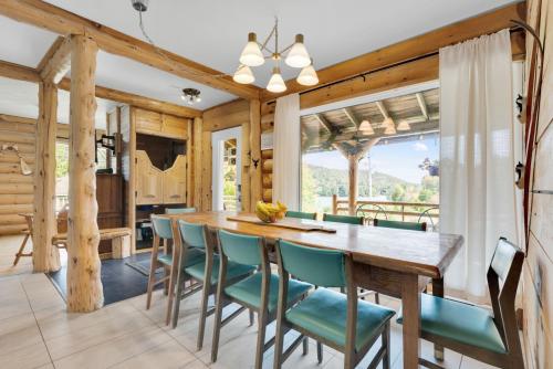 Chalet du lac avec SPA prive, wifi, BBQ et SUP in Saint Adolphe D'Howard (QC)