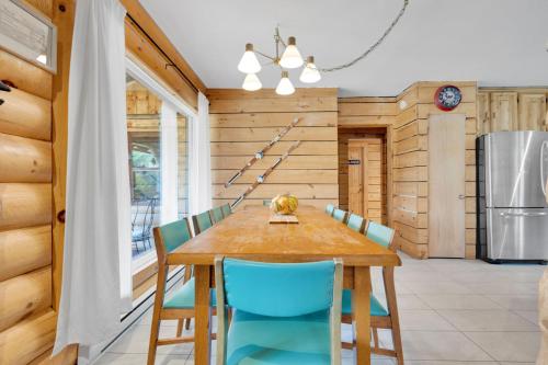 Chalet du lac avec SPA prive, wifi, BBQ et SUP in Saint Adolphe D'Howard (QC)