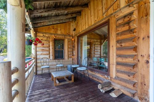 Chalet du lac avec SPA prive, wifi, BBQ et SUP in Saint Adolphe D'Howard (QC)
