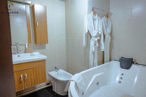 Baie, Hôtel Résidence la Falaise in Douala