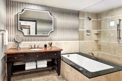 Omni Scottsdale Resort & Spa at Montelucia Room Type - Camelback View Room - 2 Queen Beds