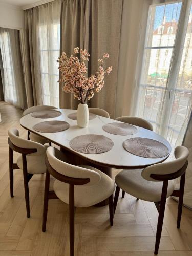 NEW - Haussmann Appartment Style - 6 Guests - Disney & shopping