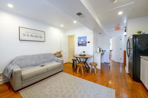 Relaxing Haven | Steps to Wharf, Audi & Metro