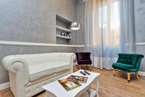 Luxury Apartment Sabina 50 mt from Trevi Fountain