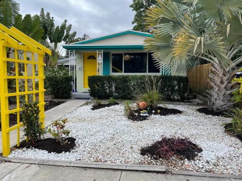 The Hippie Hideout, close to Beach in Lake Worth