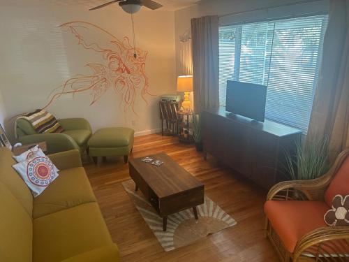 The Hippie Hideout, close to Beach in Lake Worth