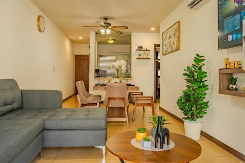 Acapulco Getaway Pool & Jacuzzi 2 BR - image 5