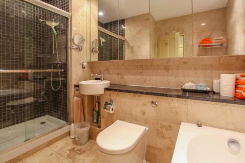 Stunning 2-bed Beachfront Condo on Paynes Bay - image 3