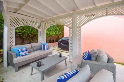 Instalaciones, 3 Min Walk to Beach - Blessed Manor 6 Bed House in Marine Gardens