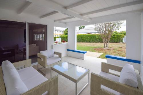 Instalaciones, 3 min walk to beach - Bella Figura Apt 2 in Rockley
