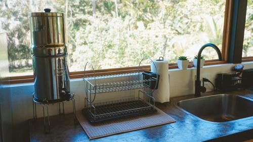 Jungle Oasis - Private with WiFi AC Big Garden - image 2
