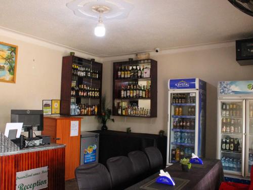 Restaurace, Dreamland Anex Hotel branch - Airport road in Arua