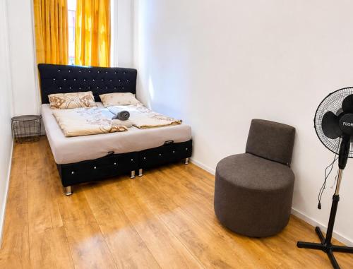 Cozy Private Rooms in 9-Bedroom Apartment Near Augarten 3
