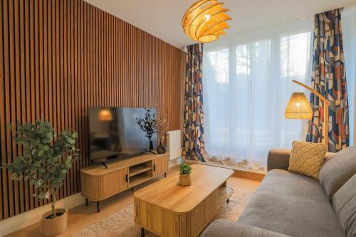 Chic 3-bedroom apartment-Patio-Garden-Downtown