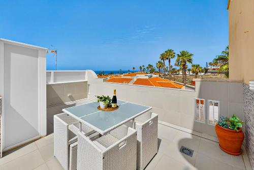 Spacious 3-Bedroom Apartment with Panoramic Sea Views