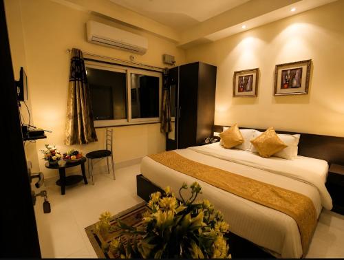 Hotel SS Luxury Stays ! 3 Mins to Temple & River !Parking