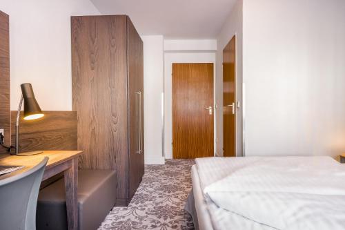 Signature Hotel Astoria - image 4