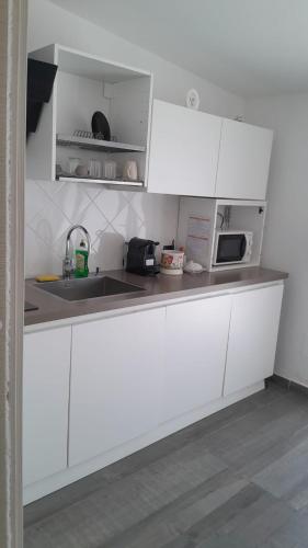 Kitchen, Rainbow Sweet Rooms in Valmontone