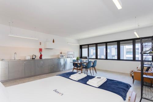Liiiving in Porto - Lobo Studio 1 - image 5