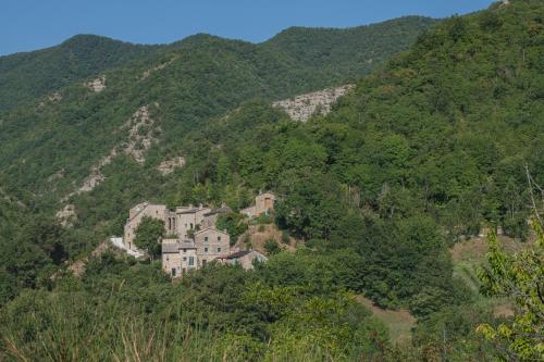 Borgo Acquaviva in Alpe della Luna - L'ultima Toscana nascosta -