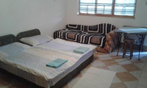 3 twin beds