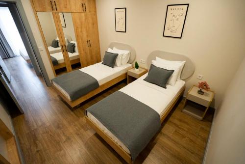 2 bedrooms, 4 beds