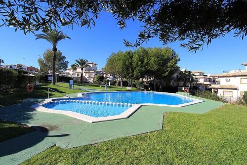Top-Floor 2BR with Private Solarium & Mountain View’s