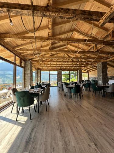 Ресторан, Cottages Jasavić (Cottages Jasavic) in Плав 