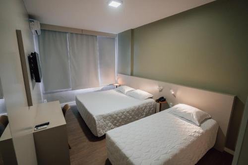 1 queen bed, 1 twin bed