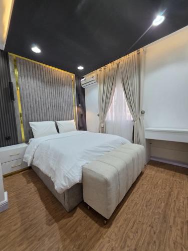Wingate Signature Hotel And Suites in อิโคโรดู