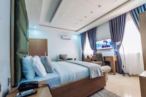 Wingate Signature Hotel And Suites in อิโคโรดู