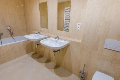 2 bedrooms, 3 beds