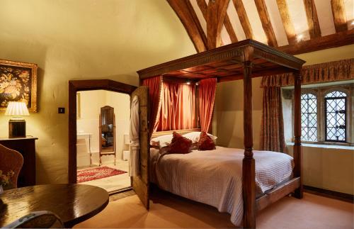 Feature Four Poster Room