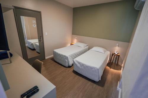 2 twin beds