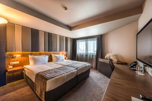 90606893 All Seasons Residence Hotel - Free parking