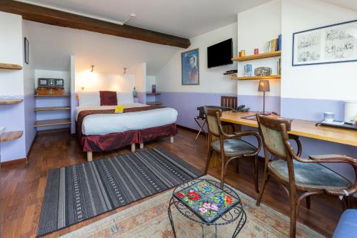 1 double bed, 1 sofa bed