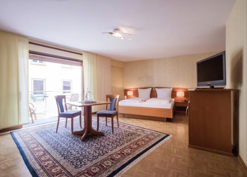 Hotel Zum grünen Kranz – Zell (Mosel)