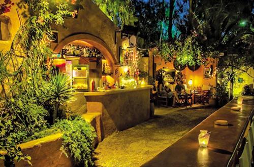 Iris Boutique Hotel - image 9