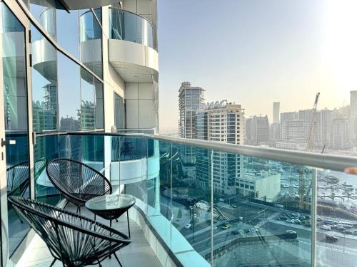 Amazing Waterfront View Luxury 1Br Prime Location - image 3