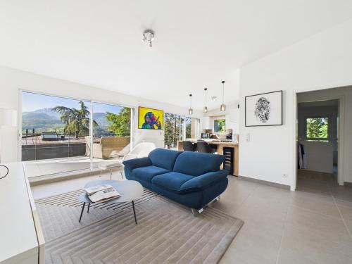 Modern and well-equipped 2-bedroom apartment, beautiful view