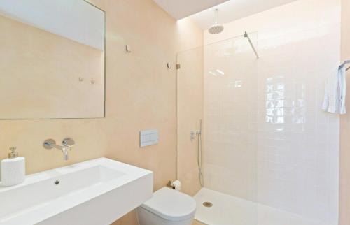 Spacious 1 Bedroom Apartment near Baixa 5