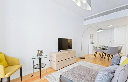 Spacious 1 Bedroom Apartment near Baixa - image 4