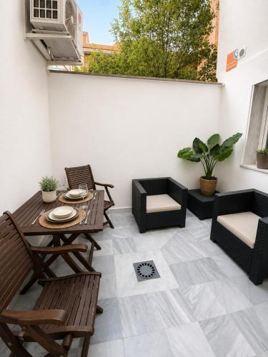Junto a calle Alcalá, con terraza privada