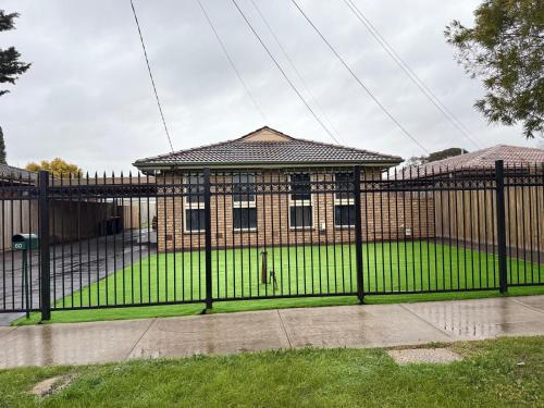 Modern Family Retreat- Specious in Melton South