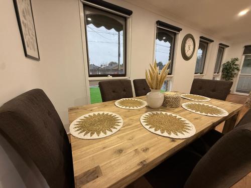 Modern Family Retreat- Specious in Melton South