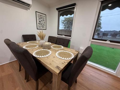 Modern Family Retreat- Specious in Melton South